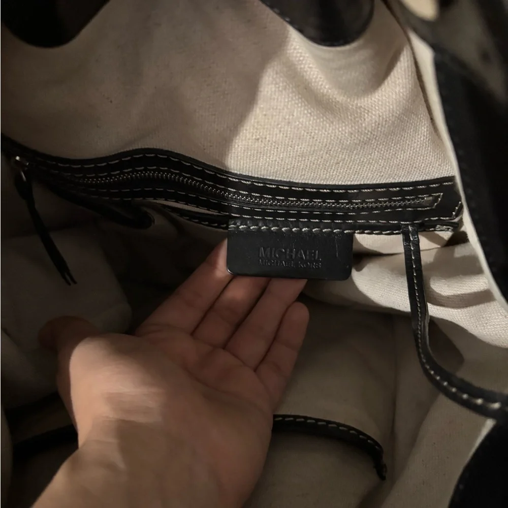 🍎🍎SOLD🍎🍎Black Leather Studded Tote Bag, Michael Kors - Picture 8 of 11